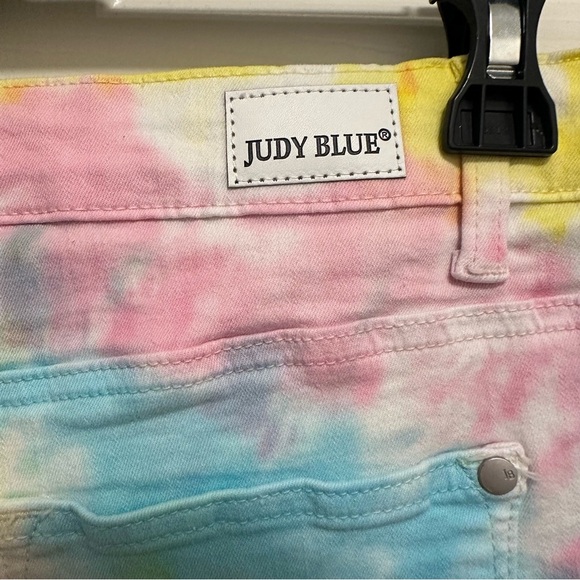 Judy Blue Tie Dye Rainbow Shorts Small Stretch Denim Raw Hem Fray Size XL - Picture 3 of 6